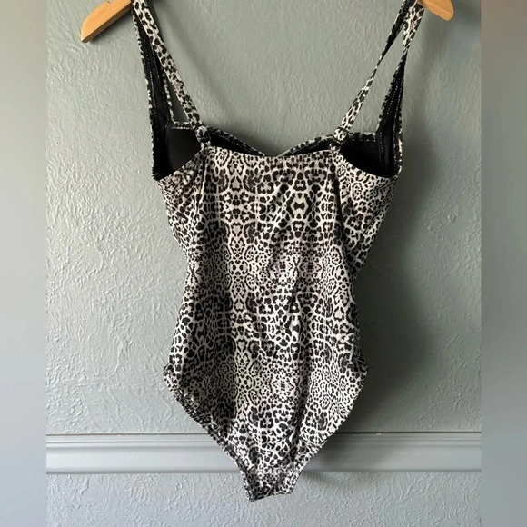 Nip Tuck Swimwear, cheetah print, ruched, one piece, adjustable, swimsuit, USA 6 - Picture 9 of 11